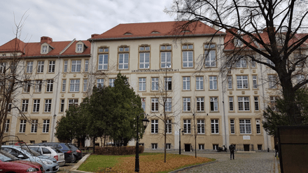 Dostosowanie budynku do przepisów przeciwpożarowych w Liceum Ogólnokształcącym nr I przy ul. Poniatowskiego 9 we Wrocławiu